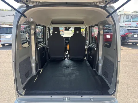 Nissan Clipper Van