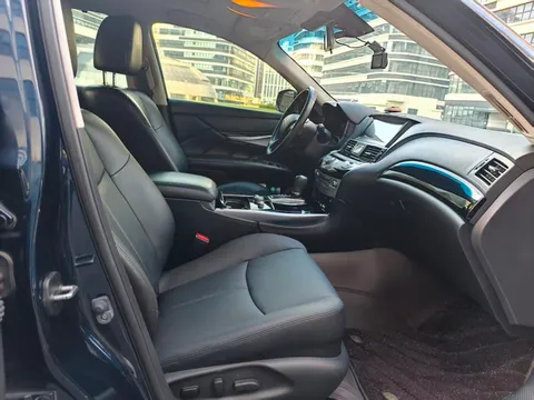 Infiniti Q70