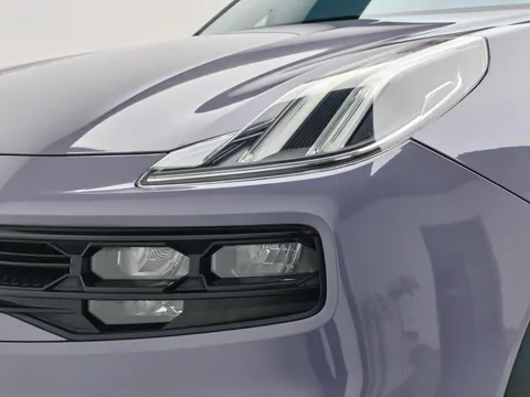 Lynk & Co 06