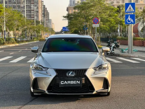 Lexus IS