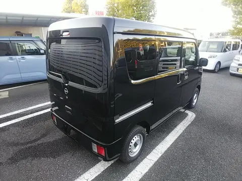 Nissan Clipper Van