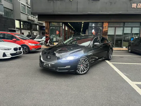 Jaguar XJ