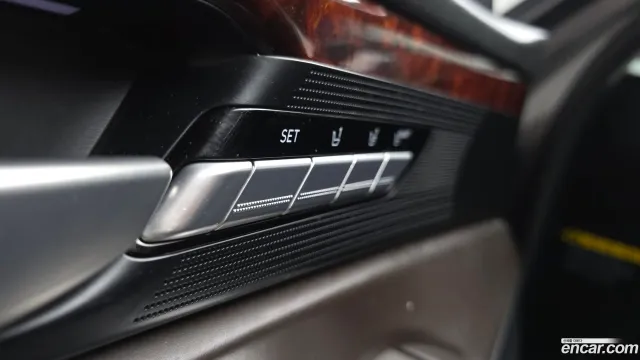 Genesis G90 (EQ900)
