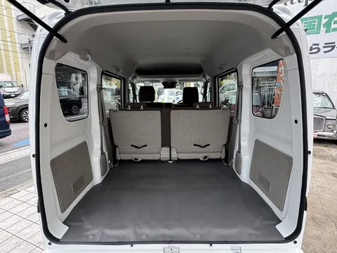Nissan Clipper Van