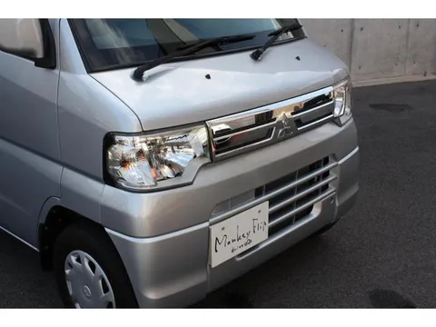 Mitsubishi Minicab Van