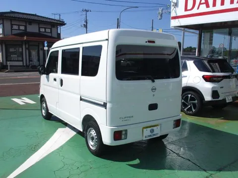 Nissan Clipper Van