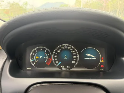 Jaguar XJ