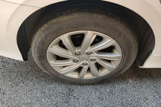 Geely Binray