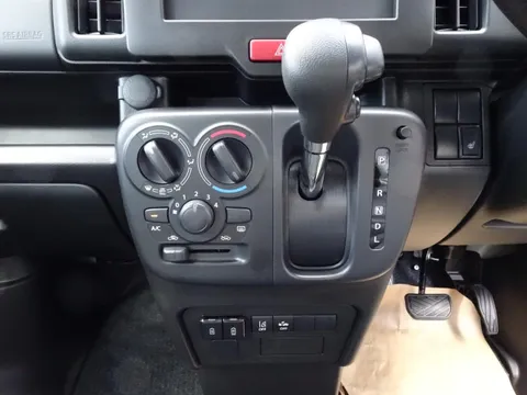 Nissan Clipper Van