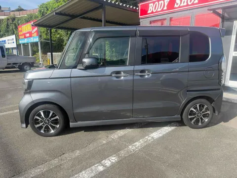 Honda N-BOX Custom