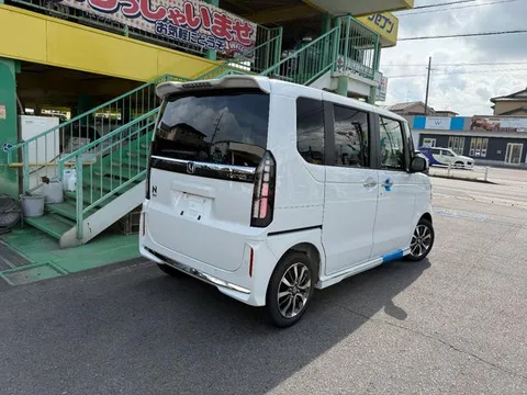 Honda N-BOX Custom