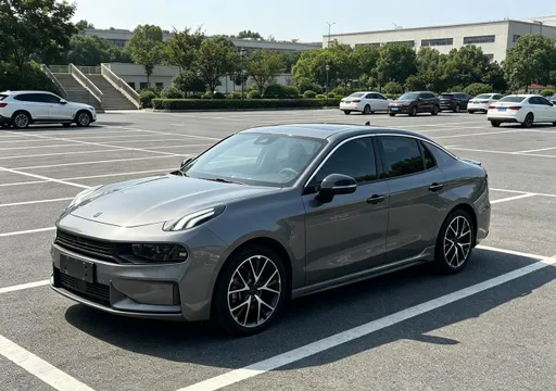Lynk & Co 03