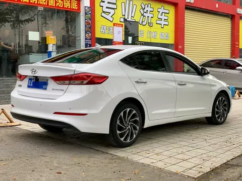 Hyundai Elantra (Avante)