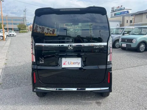 Honda N-BOX Custom