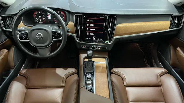 Volvo S90