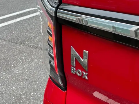 Honda N-BOX Custom