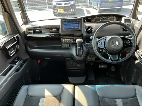 Honda N-BOX Custom