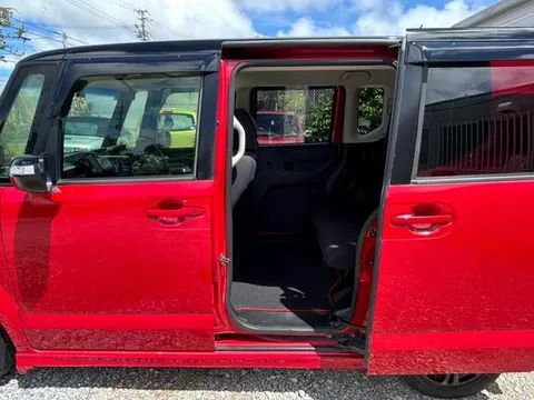 Honda N-BOX Custom