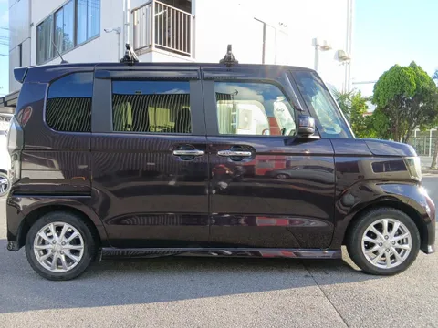 Honda N-BOX Custom