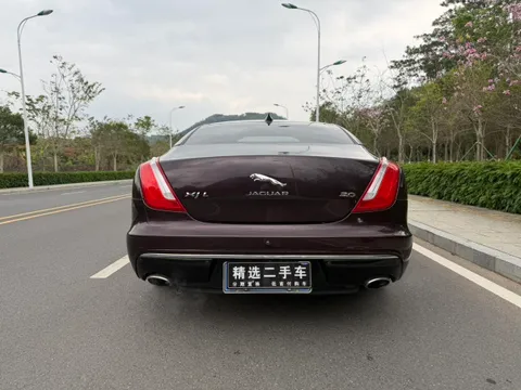 Jaguar XJ