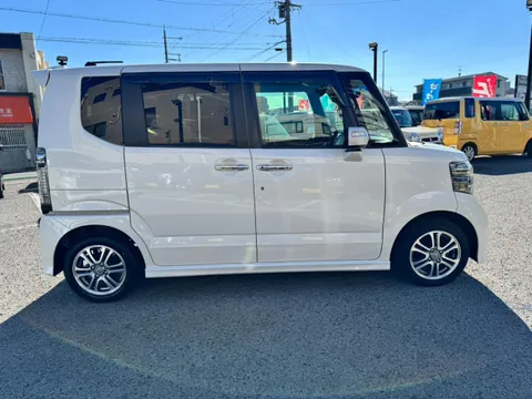 Honda N-BOX Custom