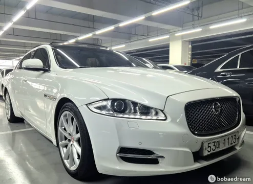 Jaguar XJ