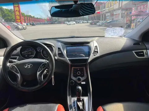 Hyundai Elantra (Avante)