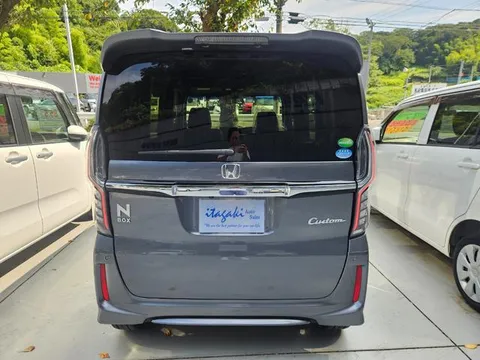 Honda N-BOX Custom