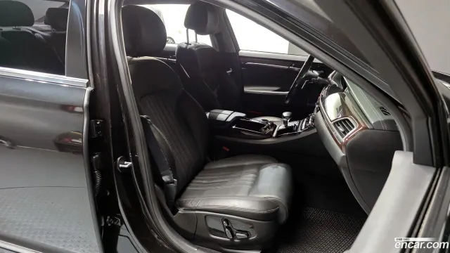 Genesis G90 (EQ900)