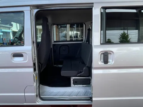Nissan Clipper Van