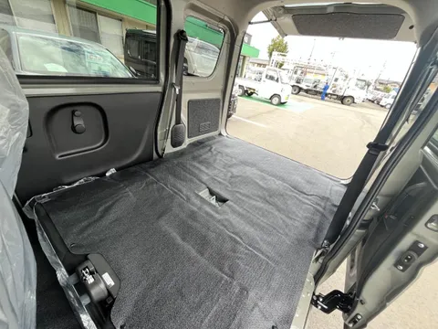 Nissan Clipper Van