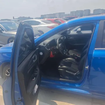 Roewe i5