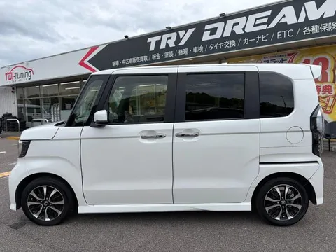 Honda N-BOX Custom