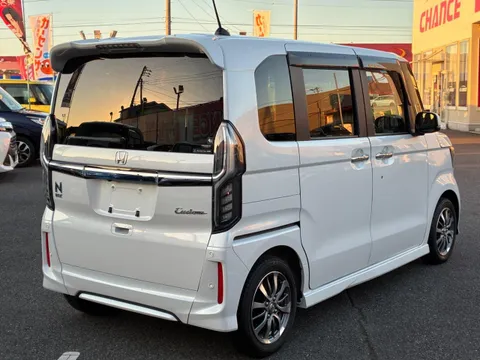 Honda N-BOX Custom