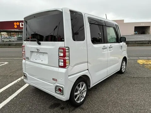 Toyota Pixis Mega