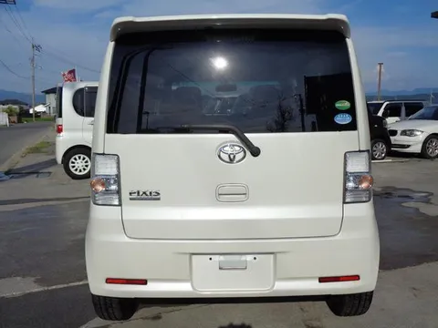 Toyota Pixis Space