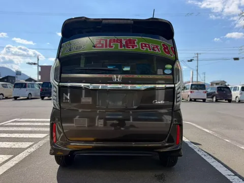 Honda N-BOX Custom