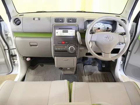 Toyota Pixis Space