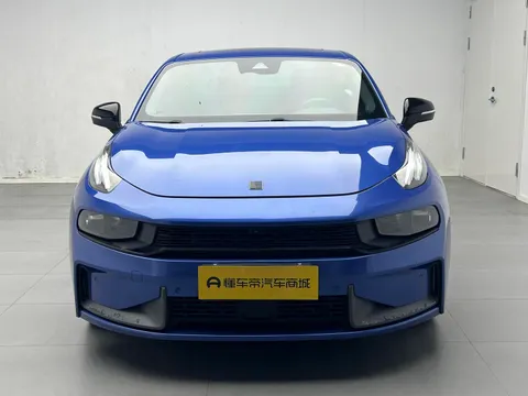 Lynk & Co 03