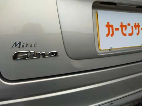 Daihatsu Mira Gino