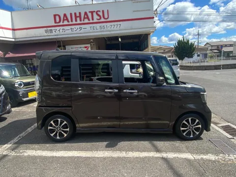 Honda N-BOX Custom