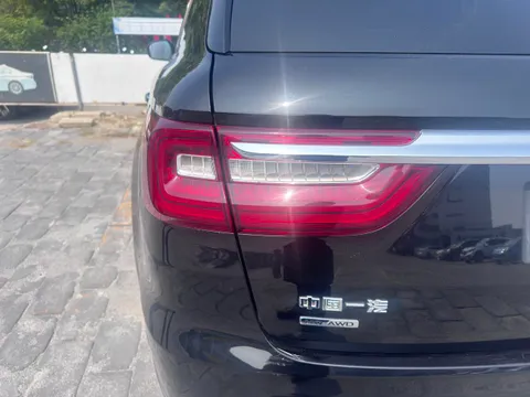 Hongqi HS7