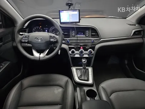 Hyundai Elantra (Avante)