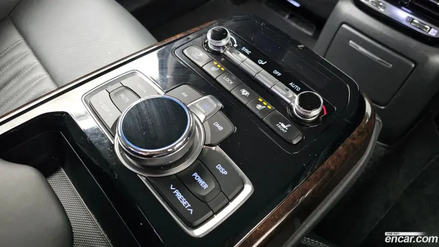 Genesis G90 (EQ900)