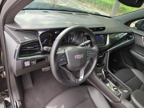 Cadillac XT6