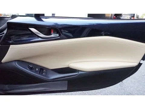 Mazda MX-5 (Roadster)
