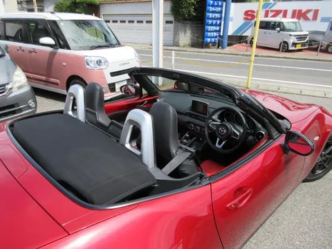 Mazda MX-5 (Roadster)