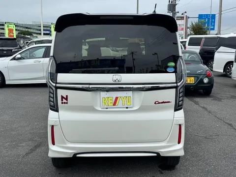 Honda N-BOX Custom