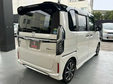 Honda N-BOX Custom