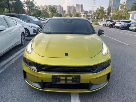 Lynk & Co 03